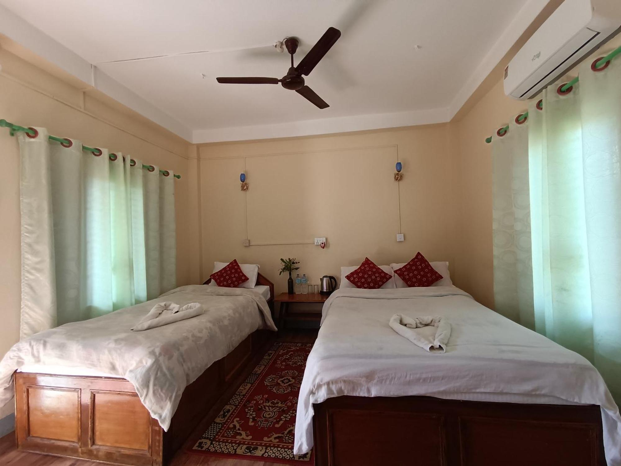 Crocodile Safari Camp Hotel Chitwan Room photo