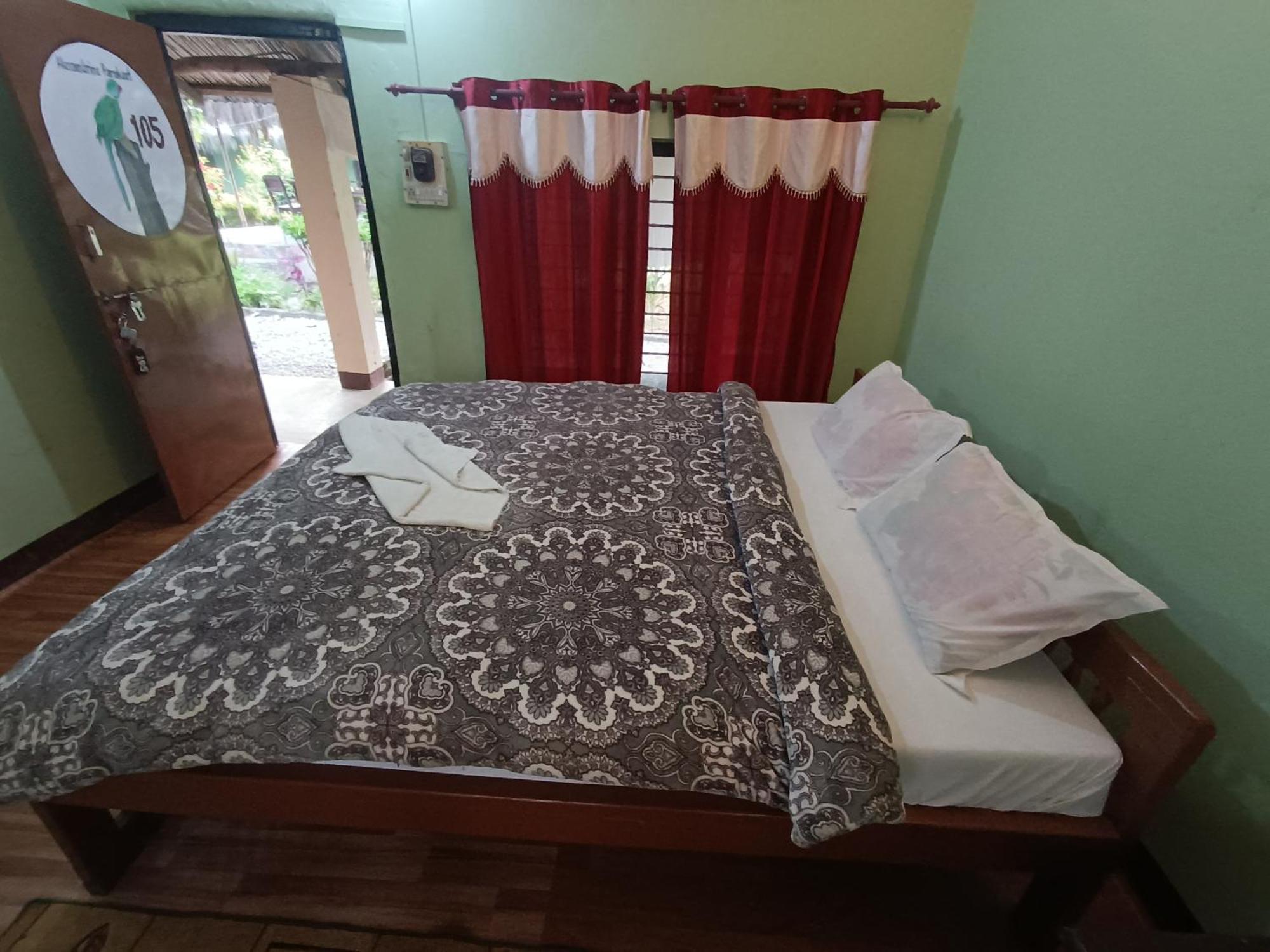 Crocodile Safari Camp Hotel Chitwan Room photo