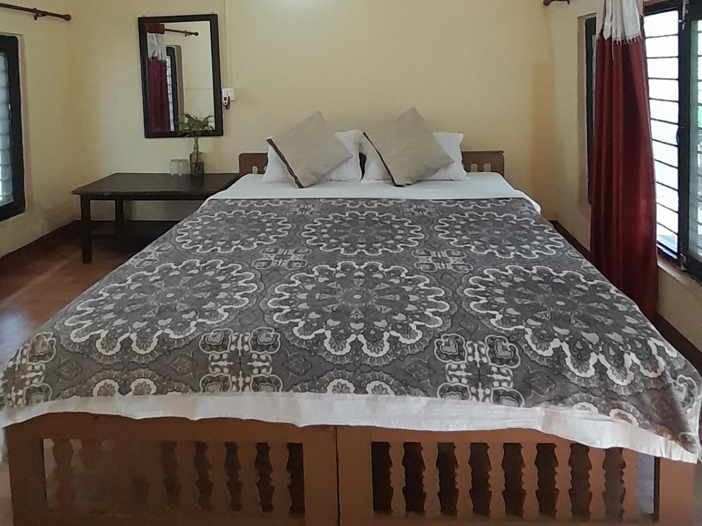Crocodile Safari Camp Hotel Chitwan Exterior photo